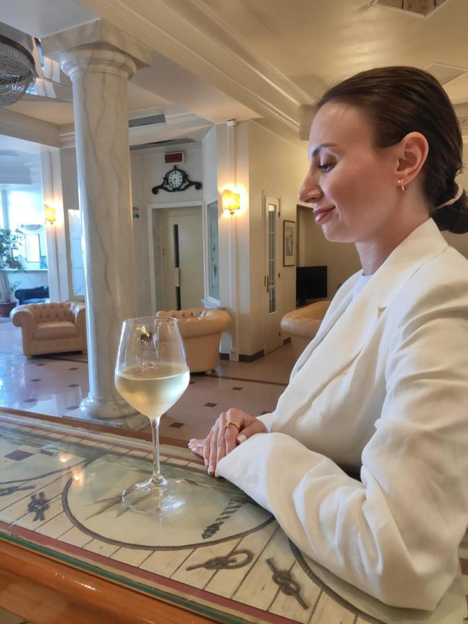 Alba Sul Mare Hotell Lido di Camaiore Eksteriør bilde